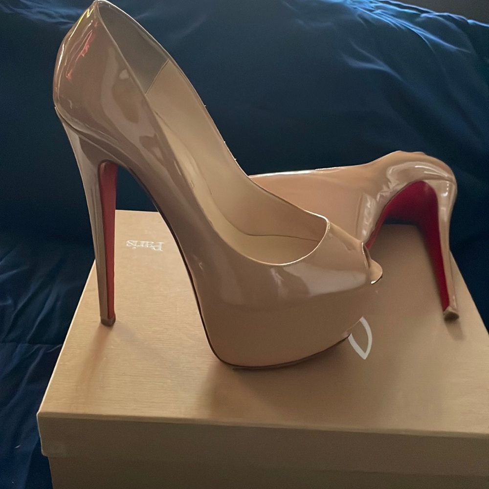 Christian Louboutin Daffodile Peep toe